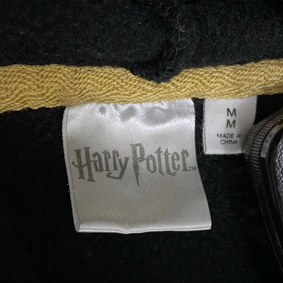 Harry Potter Hogwarts Quidditch Hoodie - Picture 4 of 4